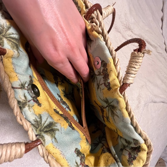 Straw Bag with Leather Straps and magnetic clasp - Picture 5 of 5